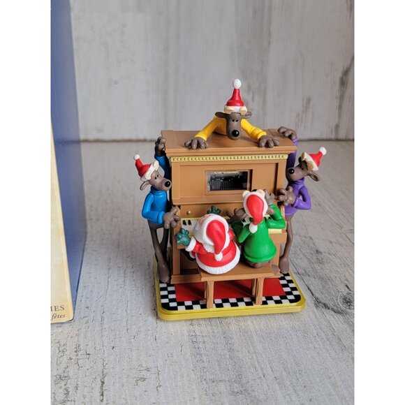 Hallmark kris and the kringles wind up ornament Xmas piano - Picture 1 of 7